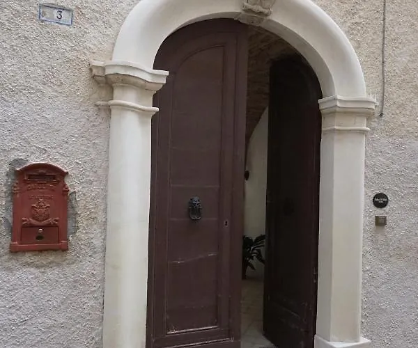 Palazzo De Fabritiis לינה וארוחת בוקר 3*